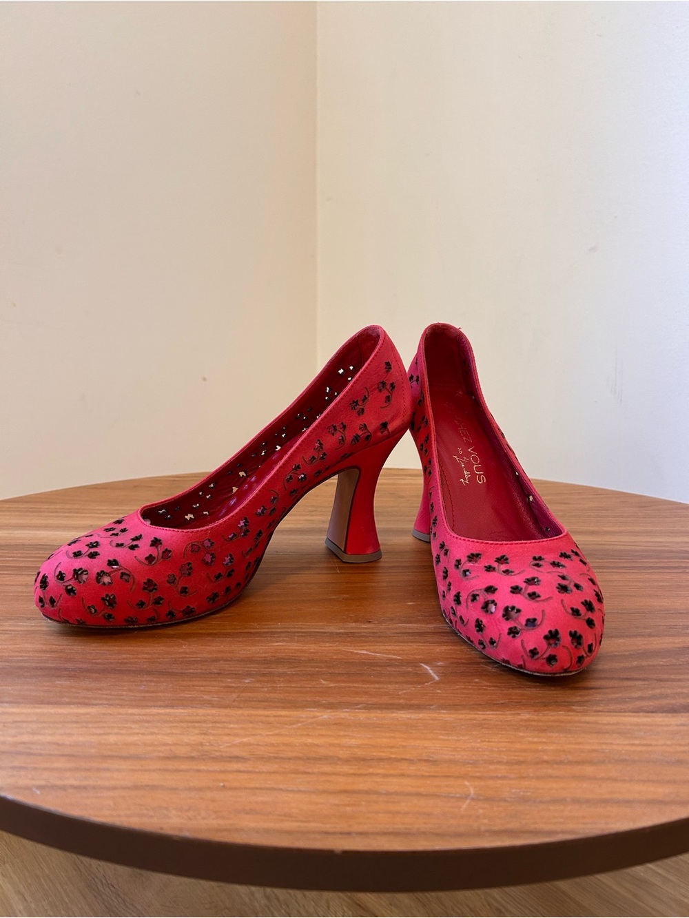 Red Marchez Vous Round-Toe Suede Heels size 7.5